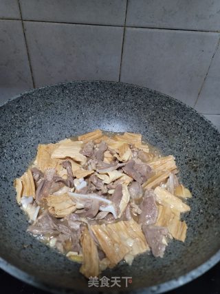猪脷焖腐竹步骤11