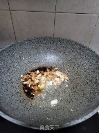 肉丝炒凤尾笋步骤5