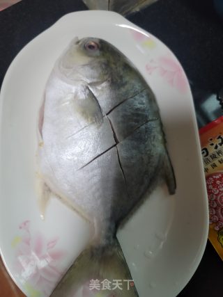 榨菜蒸鲳鱼步骤1