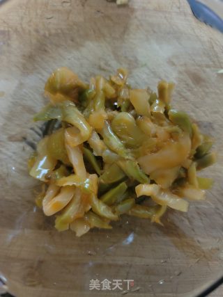 榨菜蒸鲳鱼步骤2