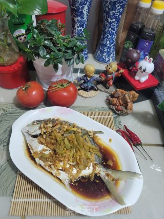 榨菜蒸鲳鱼步骤9