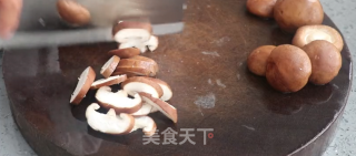 鲜冬菇炒肉步骤1