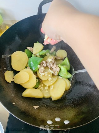 甜椒土豆炒肉片步骤19