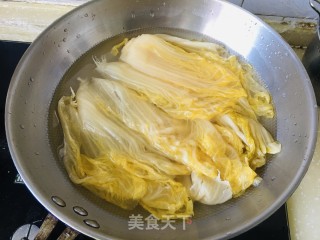 砂锅红烧肉炖酸菜步骤1