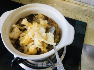 砂锅红烧肉炖酸菜步骤3
