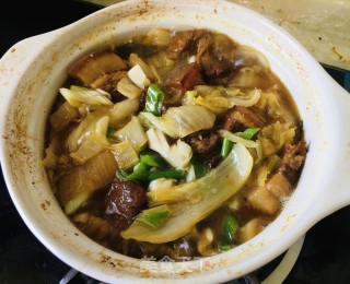 砂锅红烧肉炖酸菜步骤8