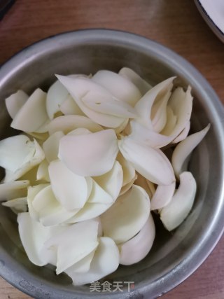 肉丝炒百合杏鲍菇步骤3