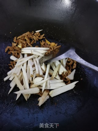 肉丝炒百合杏鲍菇步骤7