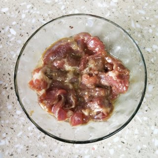 金针菜蒸肉片 步骤2