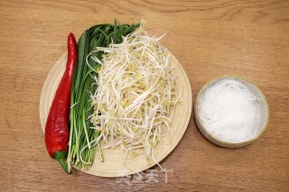 清香脆嫩的韭菜豆芽粉丝步骤1
