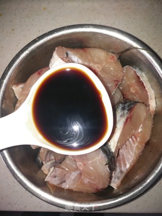 奥尔良啤酒焖鱼步骤3