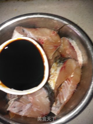 奥尔良啤酒焖鱼步骤4