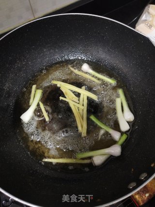 高颜值的青红椒炒鱿鱼步骤2