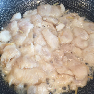 雪菜毛豆烧龙利鱼步骤3