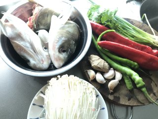 蒸鱼头步骤1