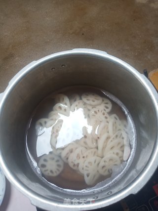 油炸莲藕 步骤1