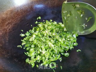 青辣椒炒蛋步骤1