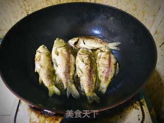 农家炖鲫鱼步骤3