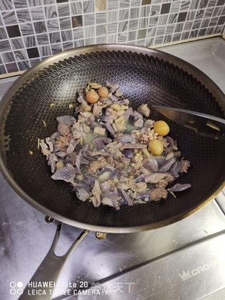 鸡杂炒粉丝步骤5