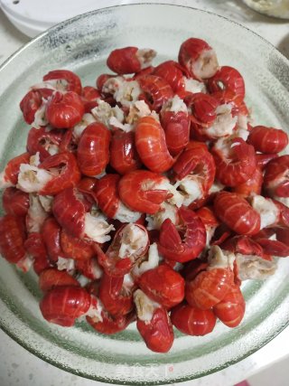 蒜香麻辣龙虾尾步骤2