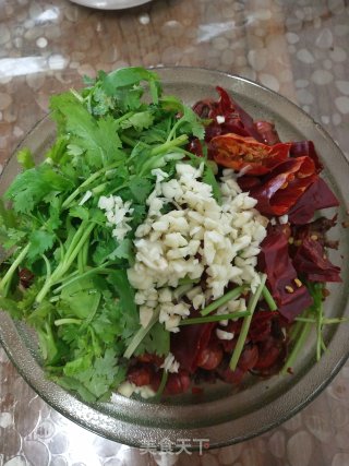 蒜香麻辣龙虾尾步骤8