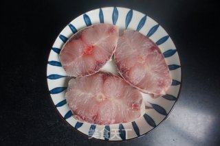 花椒蒸青鱼步骤1