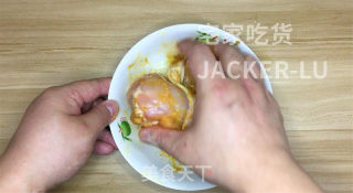 懒人版盐焗鸡，金黄焦脆，满满的浓香汁水，超级美味，一定要试试！步骤4