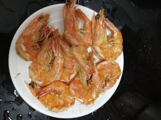 超级下饭的蒜香番茄青红椒虾步骤3