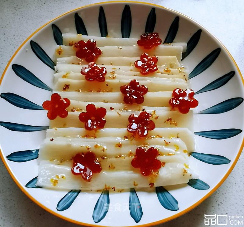 梅花映雪迎新春