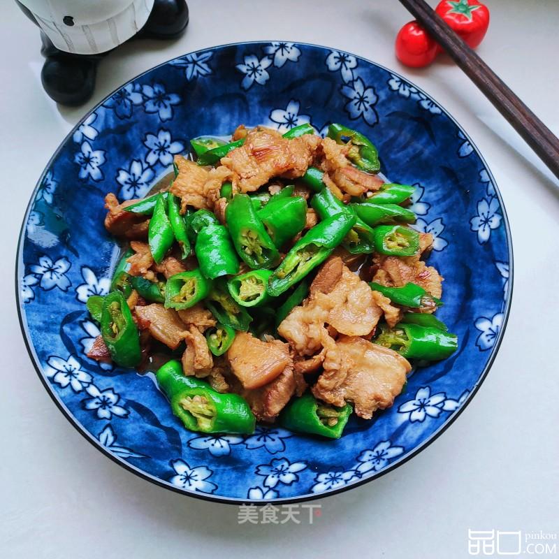五花肉炒辣椒