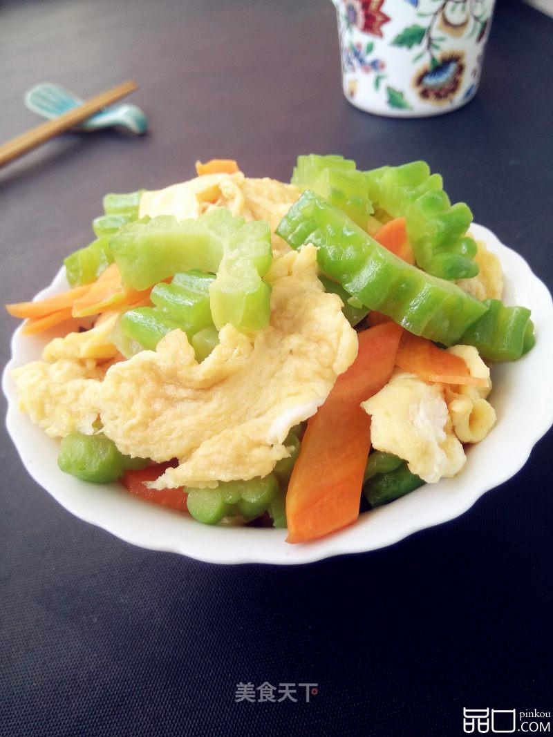 苦瓜胡萝卜炒鸡蛋