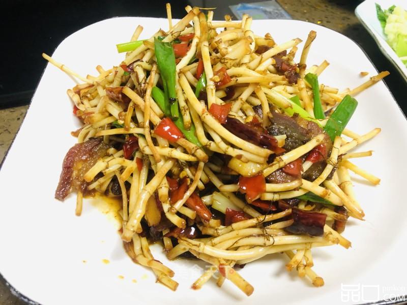 腊肉炒鱼腥草