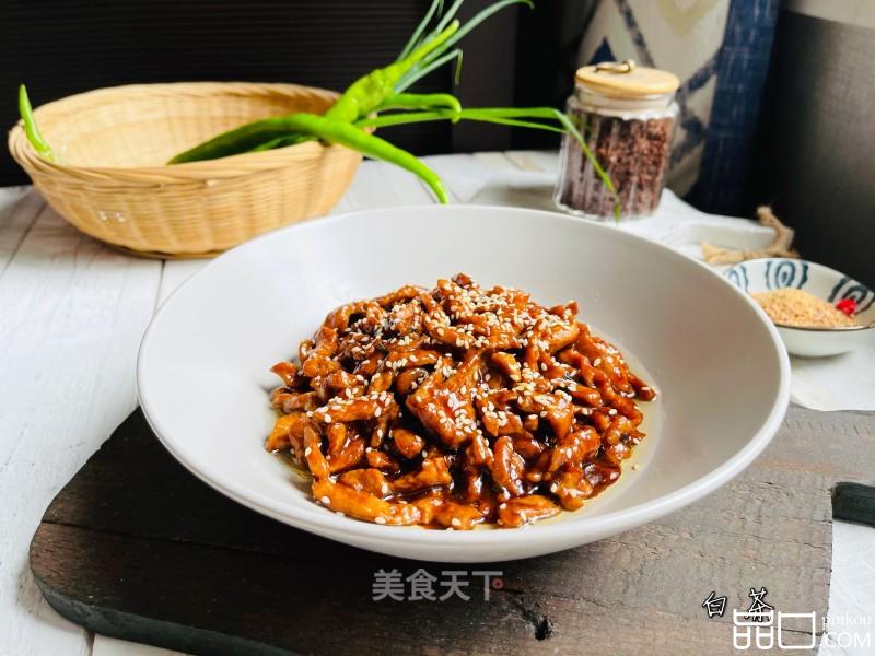 酱汁浓郁的京酱肉丝