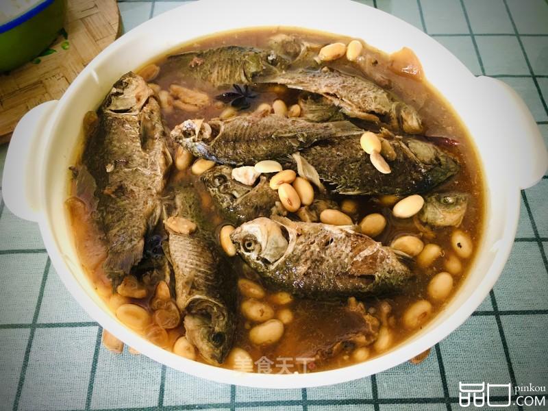 鲫鱼焖黄豆