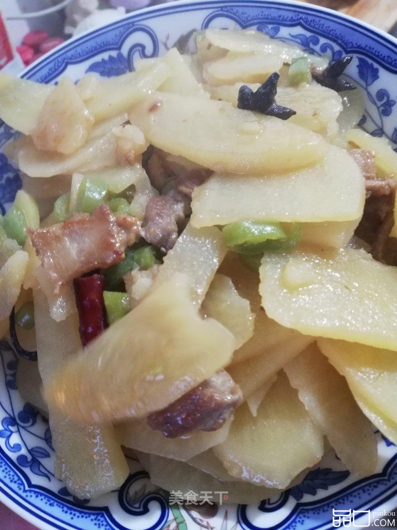 土豆辣炒五花肉