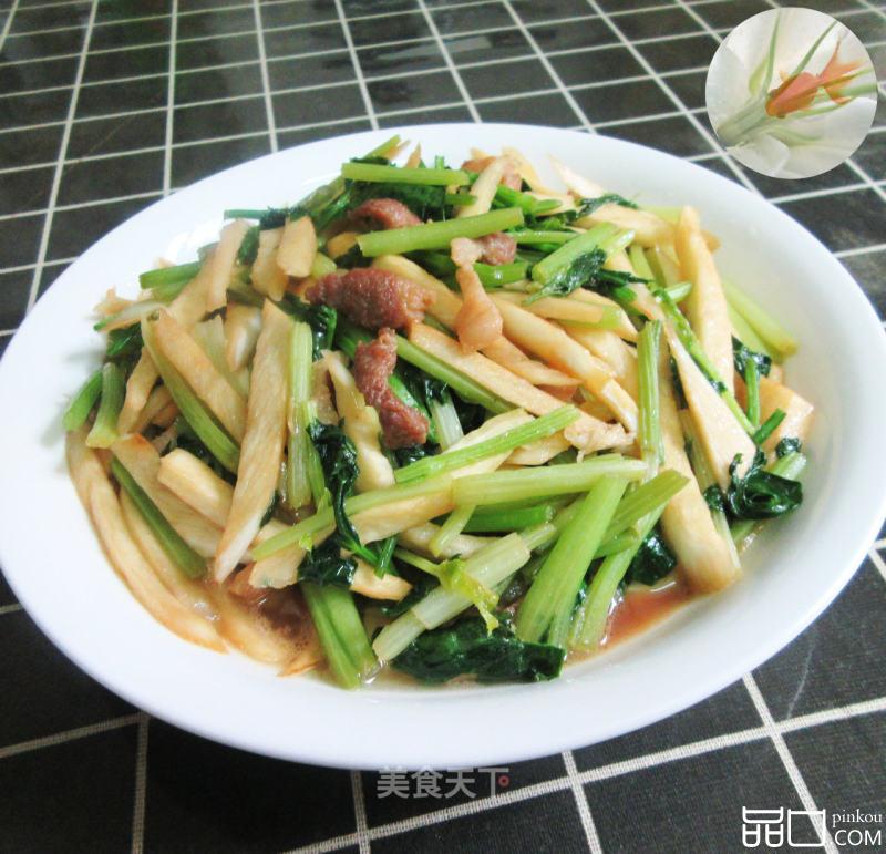 五花肉芹菜炒茭白