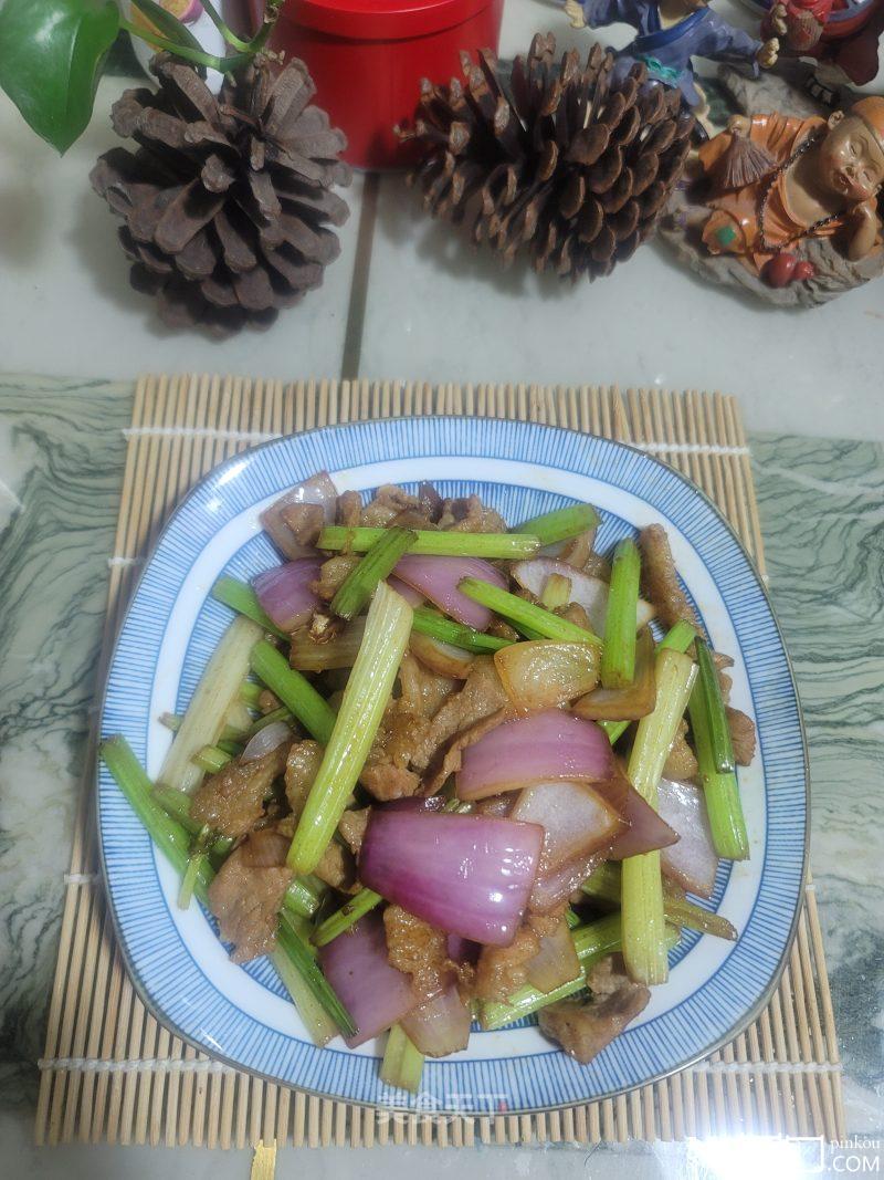 洋葱芹菜炒猪肉