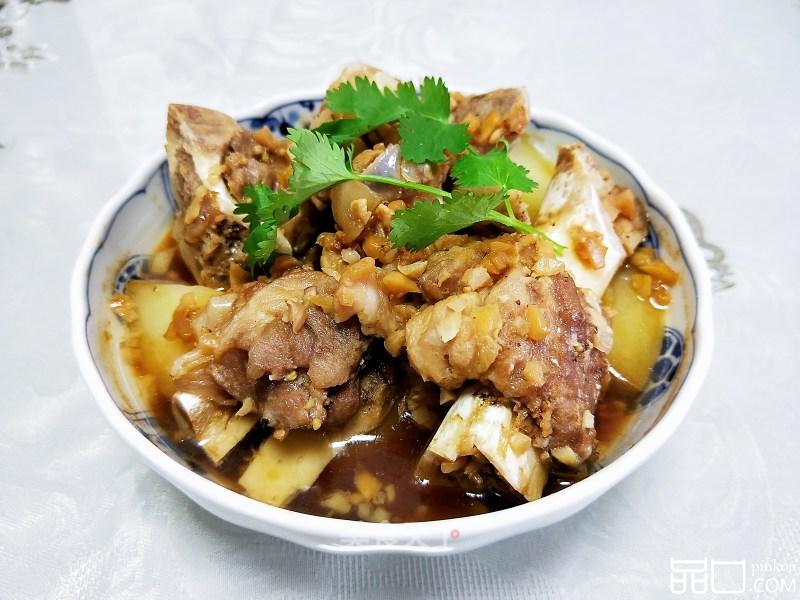 筒子骨蒸土豆 