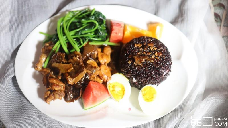 木耳红烧鸡盖烧饭