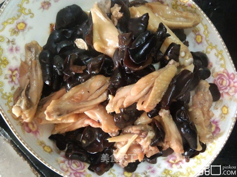 酸香爆炒鸡翅焖木耳
