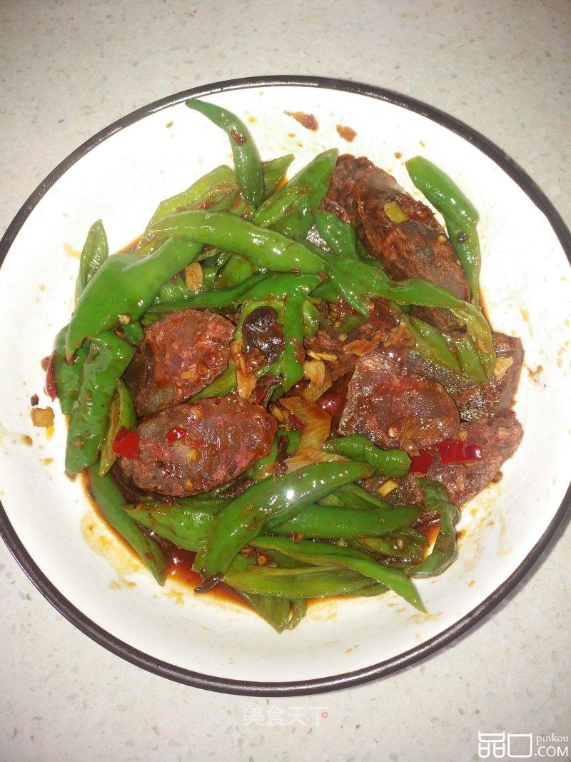 豆瓣酱炒青椒腊肠
