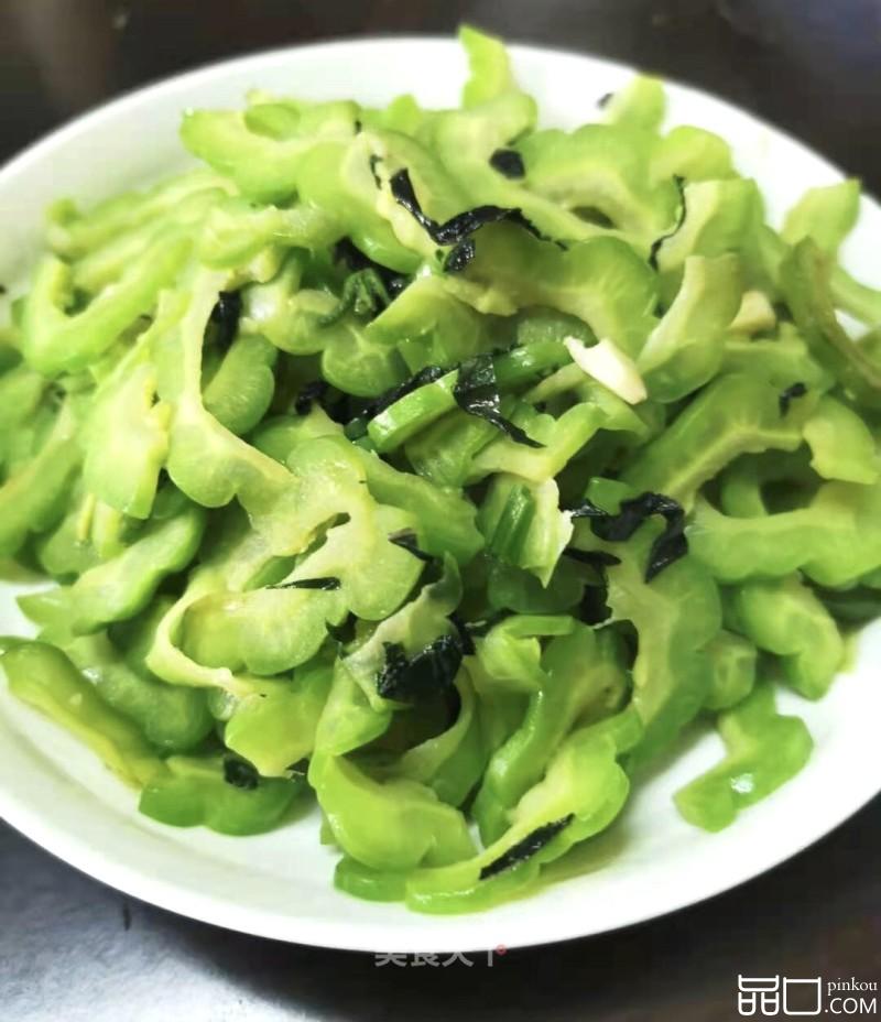 紫苏炒苦瓜