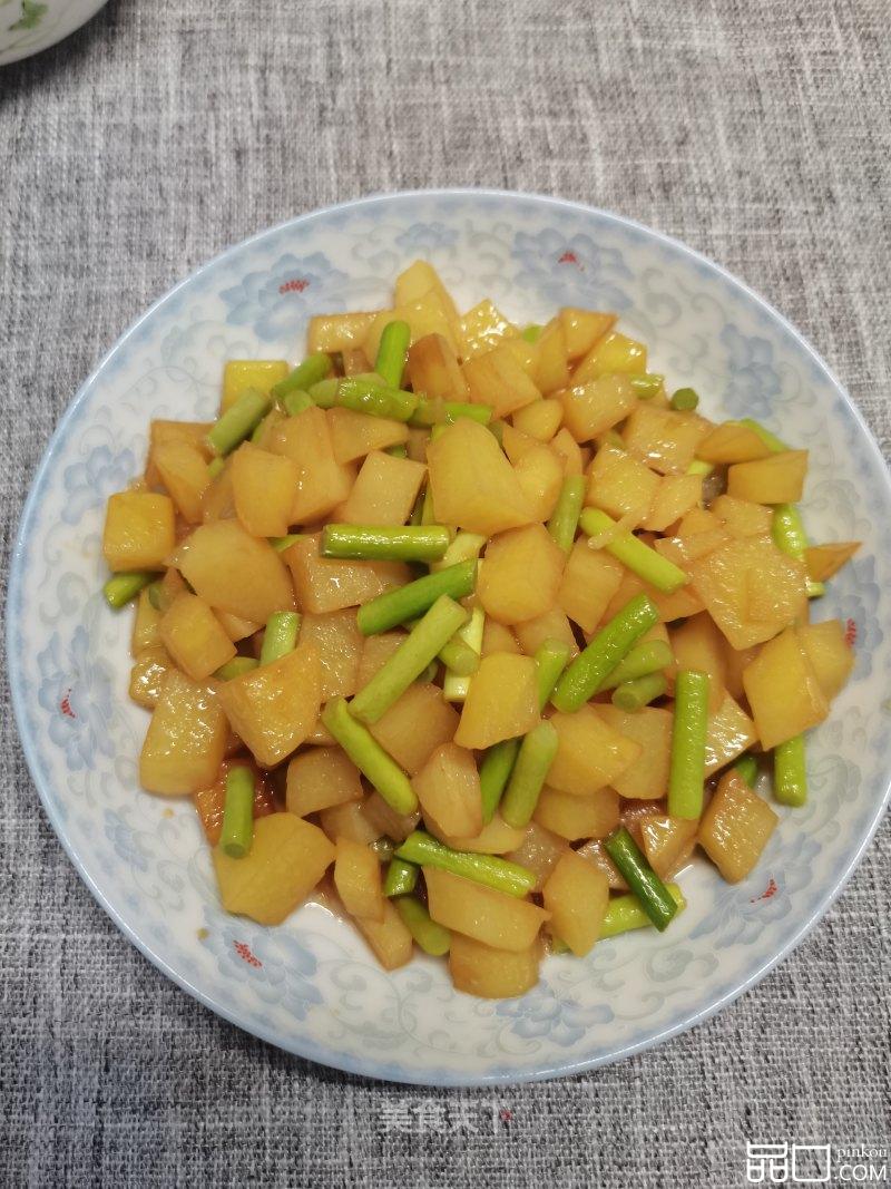 蒜苔炒土豆