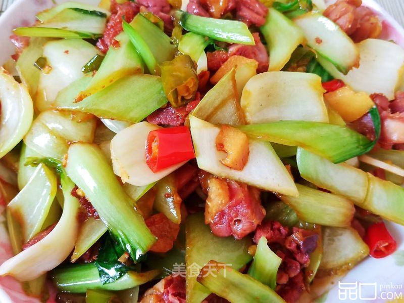 腊鸭腿炒白菜杆