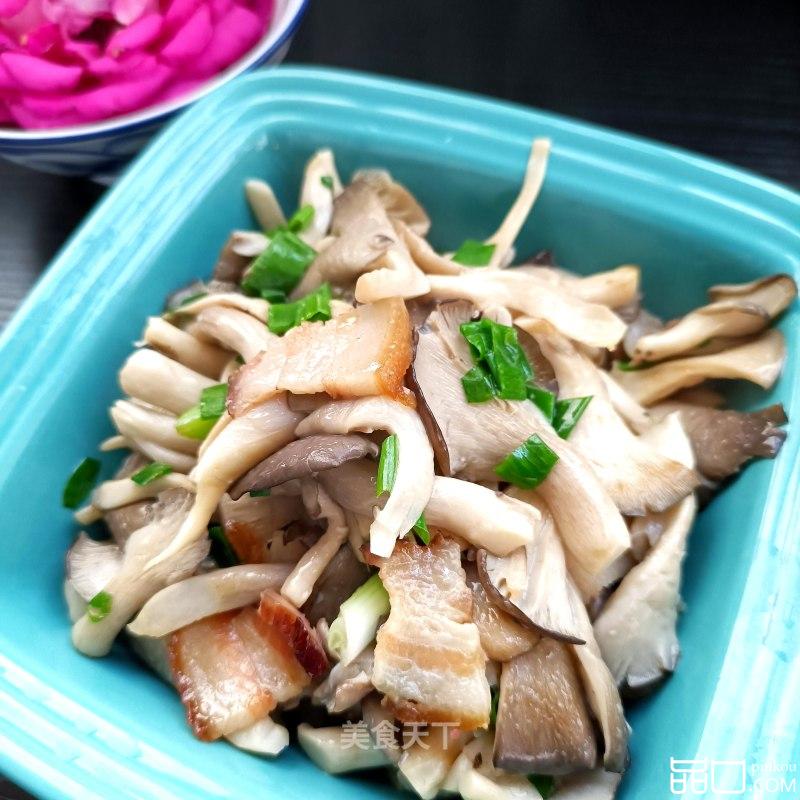 腊肉炒平菇