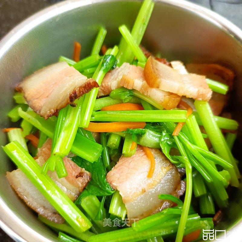 芹菜胡萝卜炒腊肉