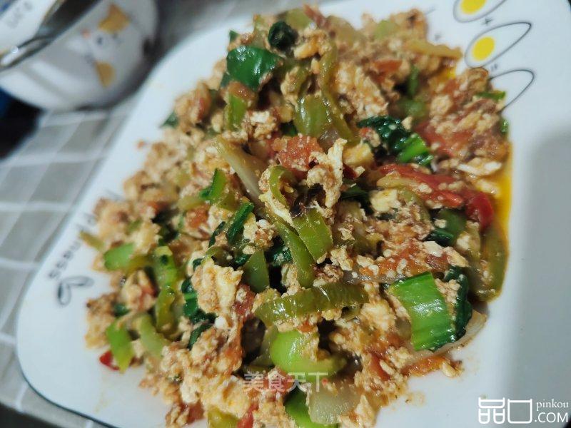 西红柿炒鸡蛋（配点绿色菜）