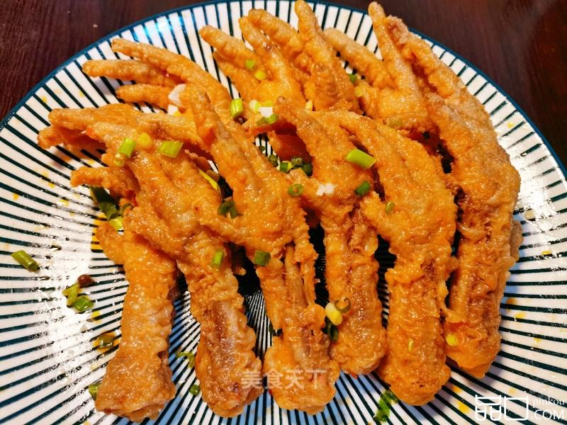 鸡爪除了凉拌红烧，虎皮的做法也是超级好吃的！！