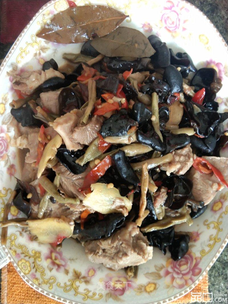 八味猪头肉焖爆木耳