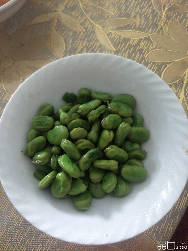 炒蚕豆。